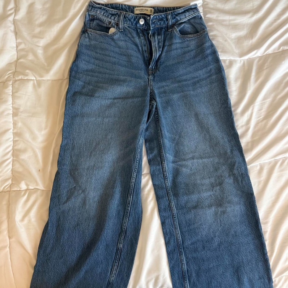Abercrombie & Fitch Wide-Leg Jeans - Picture 2 of 4